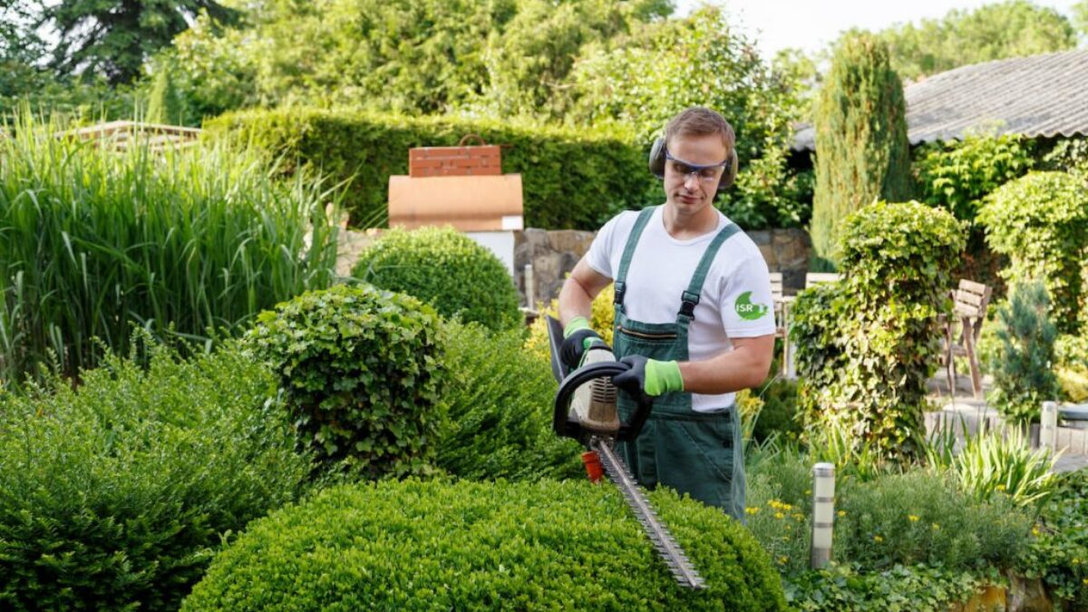 ISR Gardening logo