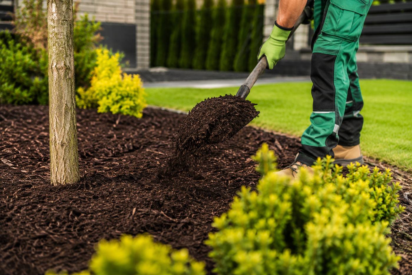 Mulching Services Markham | Professional Garden Mulching - ISR Gardening Inc